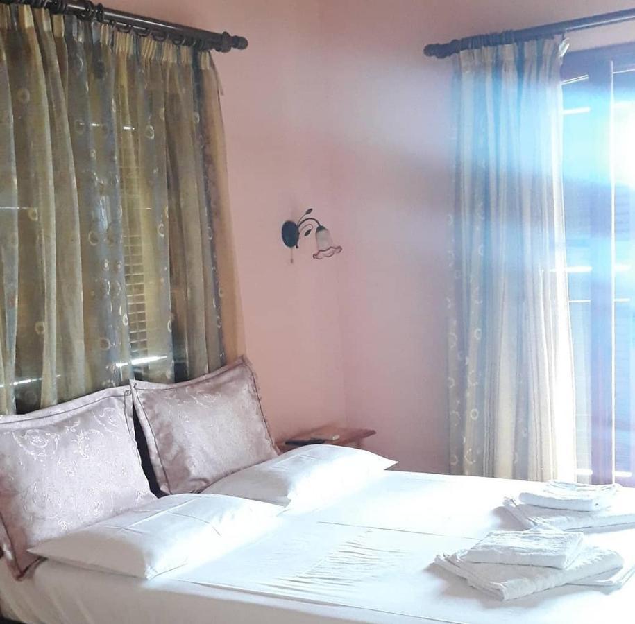 Violetta Studios & Apartments Milina Luaran gambar