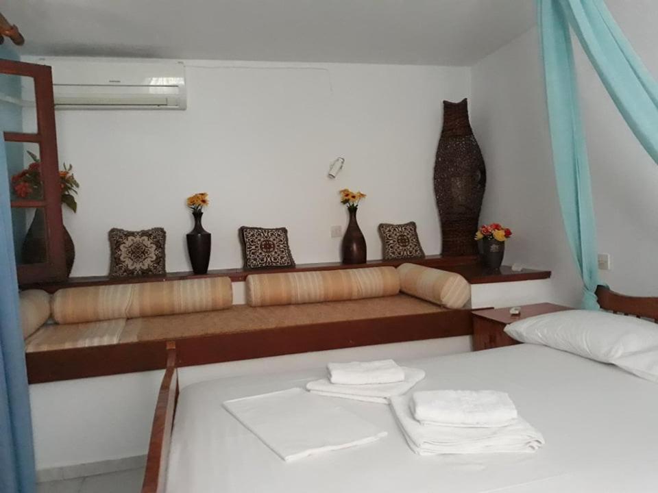 Violetta Studios & Apartments Milina Luaran gambar