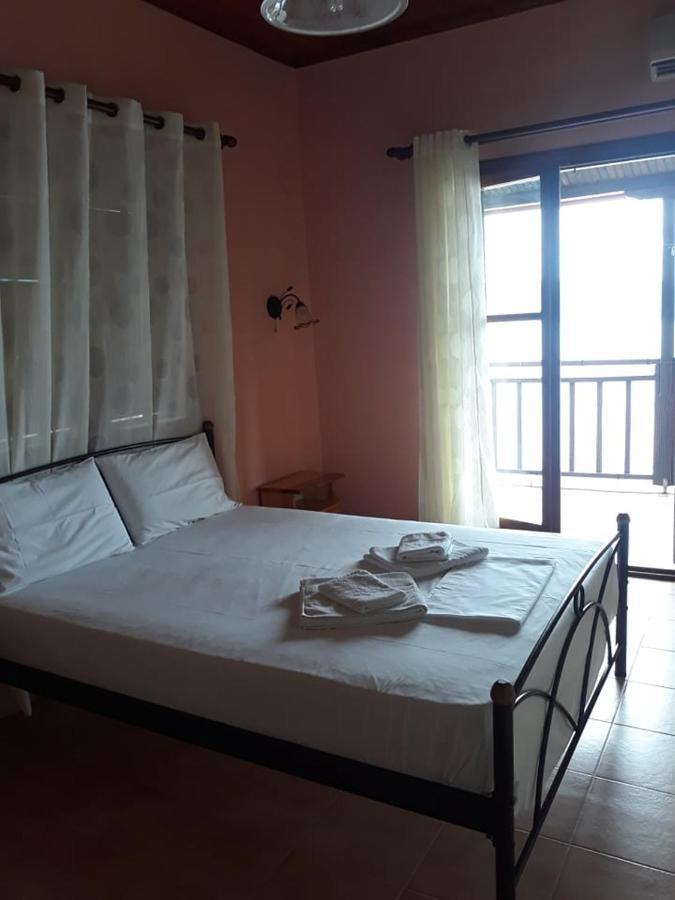 Violetta Studios & Apartments Milina Luaran gambar