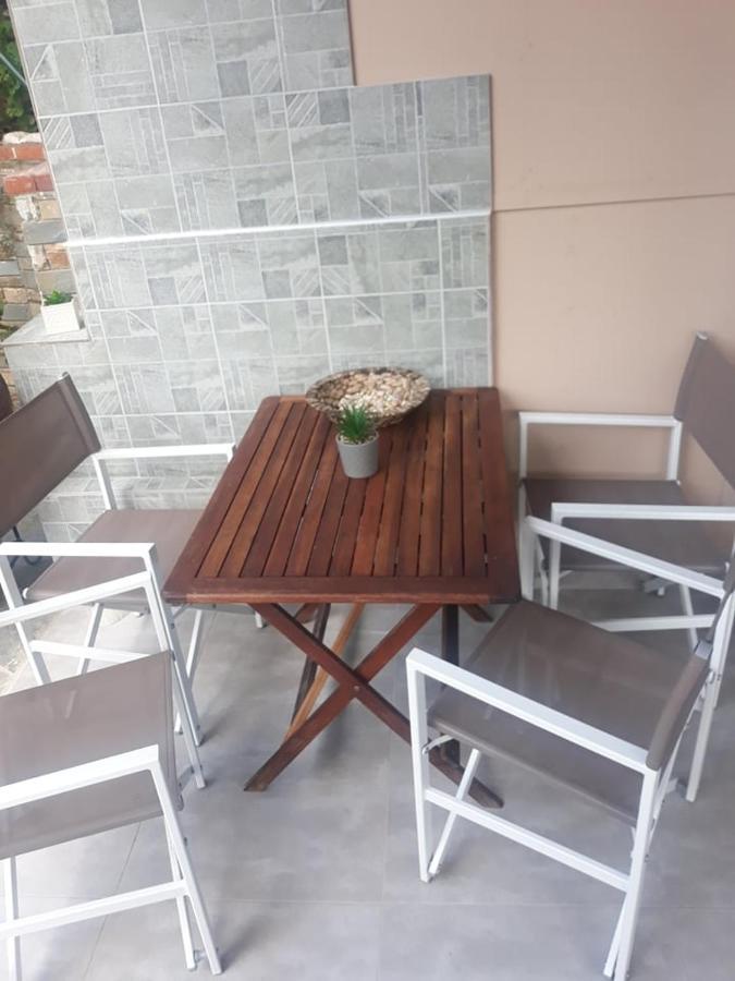 Violetta Studios & Apartments Milina Luaran gambar