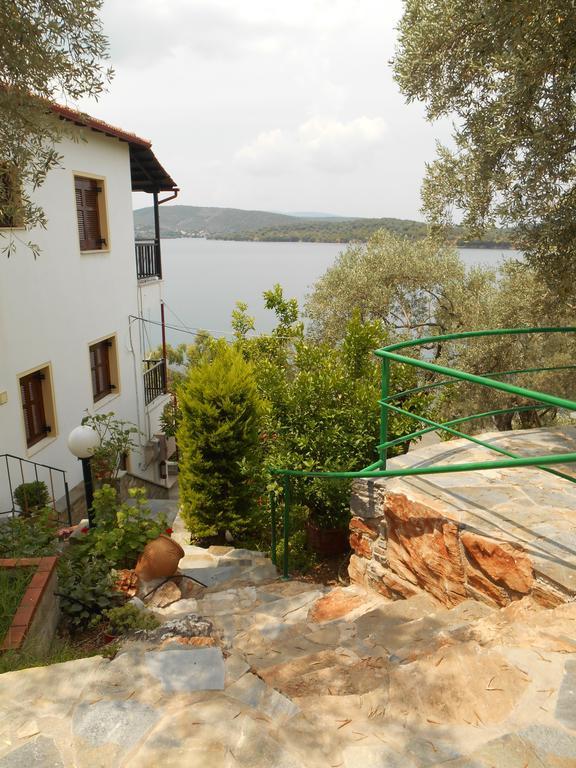 Violetta Studios & Apartments Milina Luaran gambar