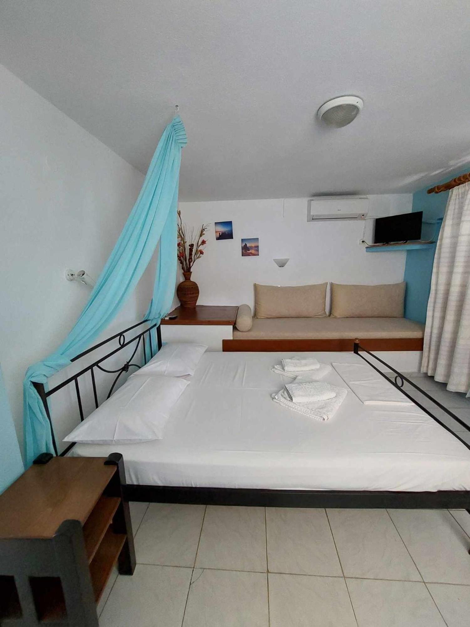 Violetta Studios & Apartments Milina Luaran gambar